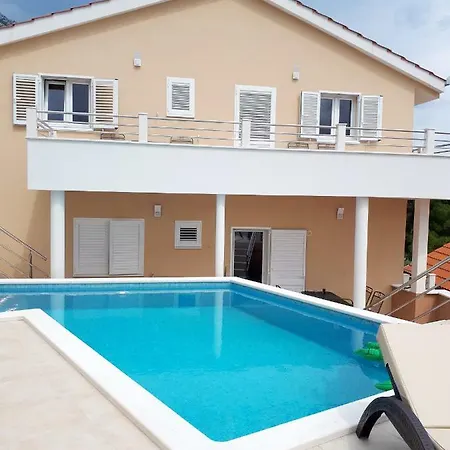 Medici Deluxe Villa Mimice Exterior photo